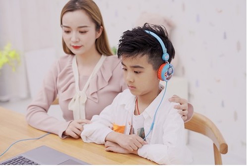 做听觉统合训练时要事先对老师及家长进行相应的培训和沟通